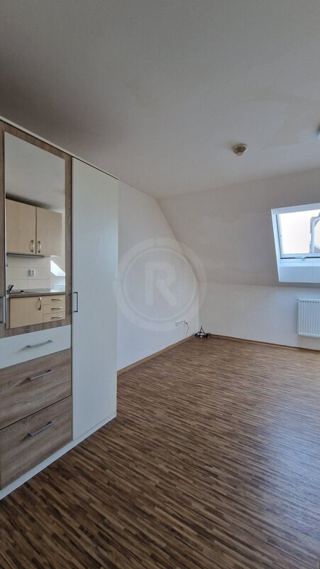 PRONÁJEM BYTU 1+KK, NÁM. BRATŘÍ ČAPKŮ, ROŽNOV, ČB