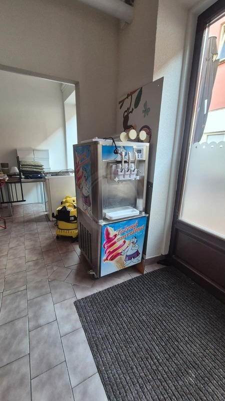 PRONÁJEM PROSTORU KAVÁRNY/CUKRÁRNY, LANNOVA TŘ., Č. BUDĚJOVICE