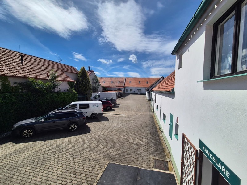 PRODEJ OBCHODNÍHO PROSTORU, NÁM. BRATŘÍ ČAPKŮ, ROŽNOV, ČB