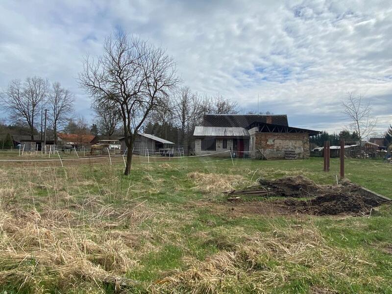 PRODEJ ROZSÁHLÝCH POZEMKŮ S BÝVALÝM STAVENÍM, LUŽNICE, OKR. J. HRADEC