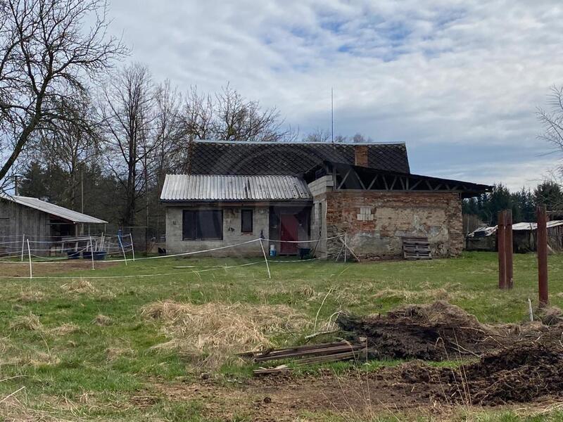 PRODEJ ROZSÁHLÝCH POZEMKŮ S BÝVALÝM STAVENÍM, LUŽNICE, OKR. J. HRADEC
