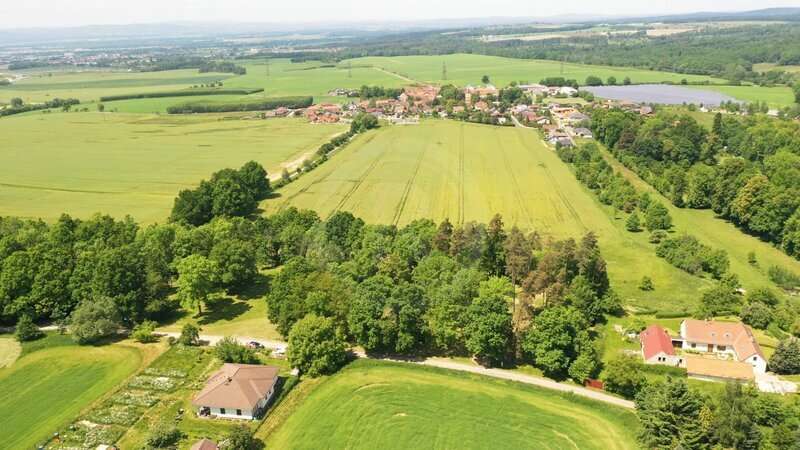 PRODEJ STAVEBNÍ PARCELY 2.500 m2 V LESOPARKU, LIBNÍČ