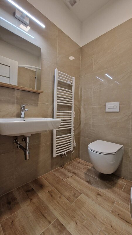 PRONÁJEM MODERNÍHO BYTU 2+KK, LIPENSKÁ, ČESKÉ BUDĚJOVICE