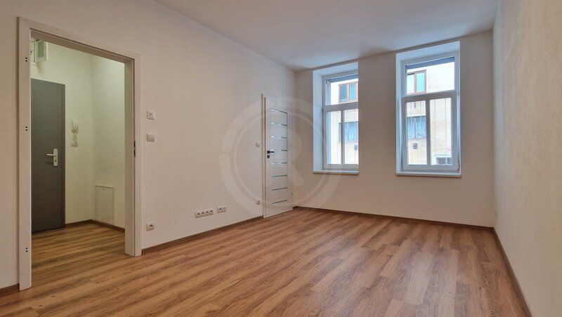 PRONÁJEM MODERNÍHO BYTU 2+KK, LIPENSKÁ, ČESKÉ BUDĚJOVICE