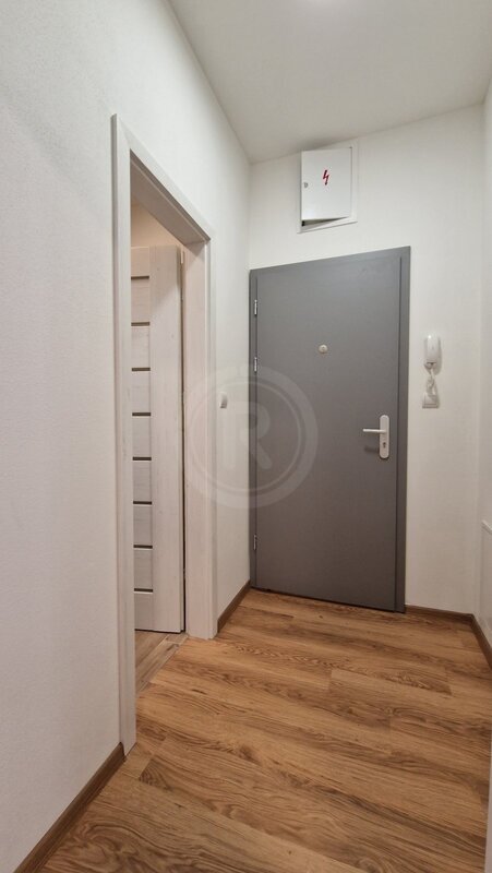 PRONÁJEM MODERNÍHO BYTU 2+KK, LIPENSKÁ, ČESKÉ BUDĚJOVICE