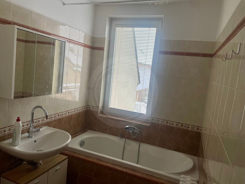 PRONÁJEM BYTU 4+KK S GARÁŽÍ A TERASOU, NA BARBORCE, DOBRÁ VODA U ČB