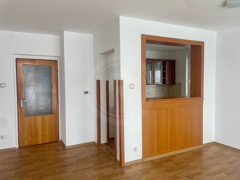 PRONÁJEM BYTU 4+KK S GARÁŽÍ A TERASOU, NA BARBORCE, DOBRÁ VODA U ČB