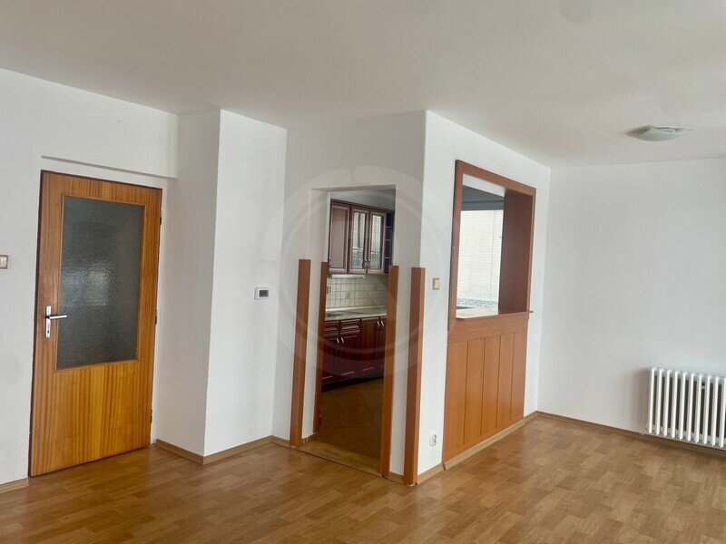 PRONÁJEM BYTU 4+KK S GARÁŽÍ A TERASOU, NA BARBORCE, DOBRÁ VODA U ČB