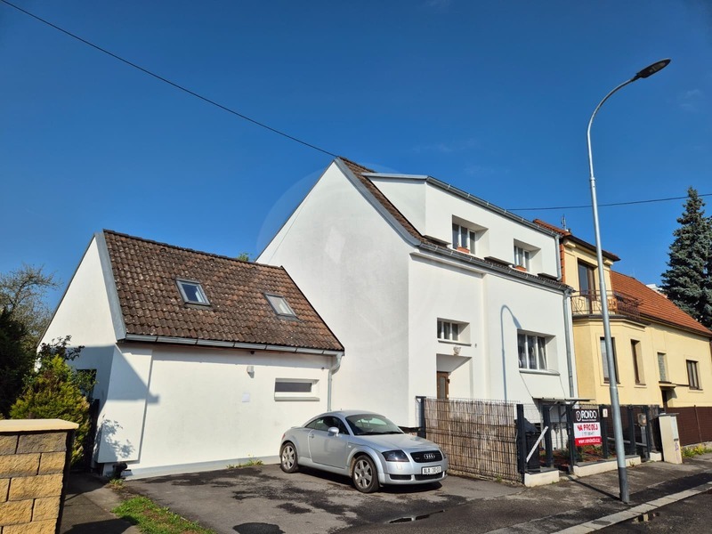 PRODEJ BYTOVÉHO DOMU SE ČTYŘMI BYTY, K. FLEISCHMANA, ČB