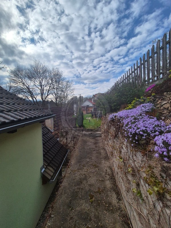 PRODEJ RODINNÉHO DOMU S GARÁŽÍ, POD KOPCEM, KŘEMŽE