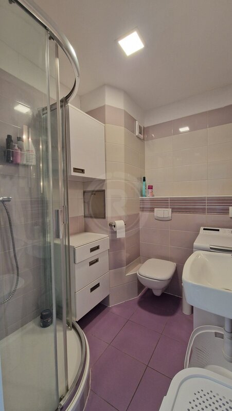 PRONÁJEM MODERNÍHO BYTU 2+KK, LIPENSKÁ, ČESKÉ BUDĚJOVICE