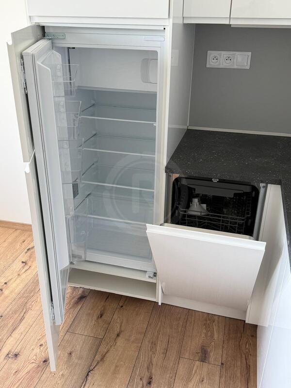 PRONÁJEM ZREKONSTRUOVANÉHO BYTU 1+KK, PEKÁRENSKÁ, ČB