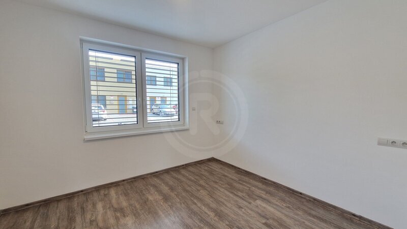 PRONÁJEM NOVÉHO BYTU 2+KK SE ZAHRADOU, PLATANOVÁ, ČB