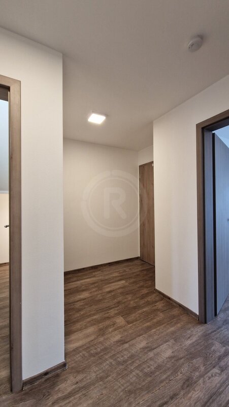 PRONÁJEM NOVÉHO BYTU 2+KK SE ZAHRADOU, PLATANOVÁ, ČB