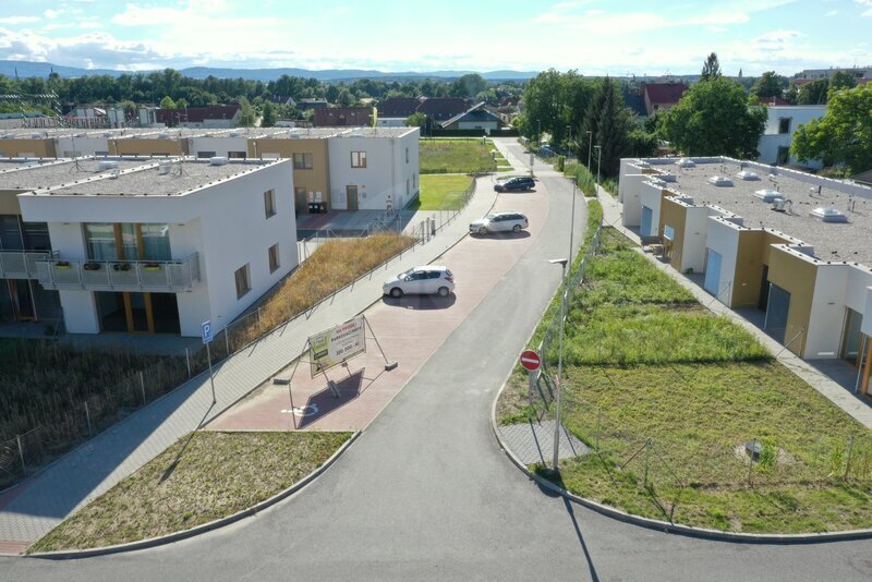 PRODEJ VENKOVNÍCH PARK. STÁNÍ, UL. BUKOVÁ, MLADÉ U ČB